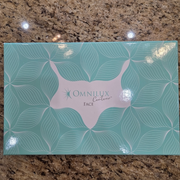 Omnilux Contour Face Red Light Therapy Mask - Picture 2 of 5